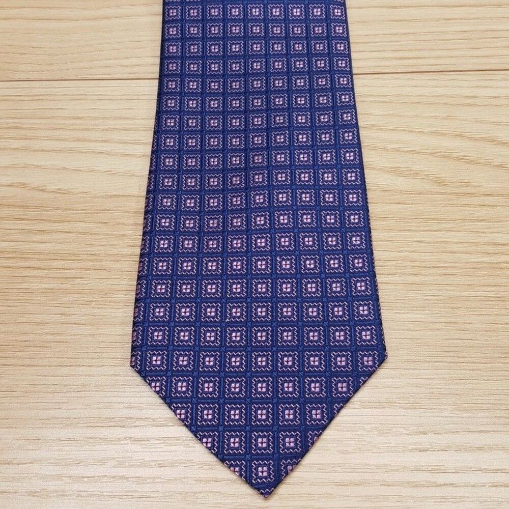 BLOOMINGDALES MENS STORE Neck Tie Purple Pink Geo Medallion 100% Silk Necktie